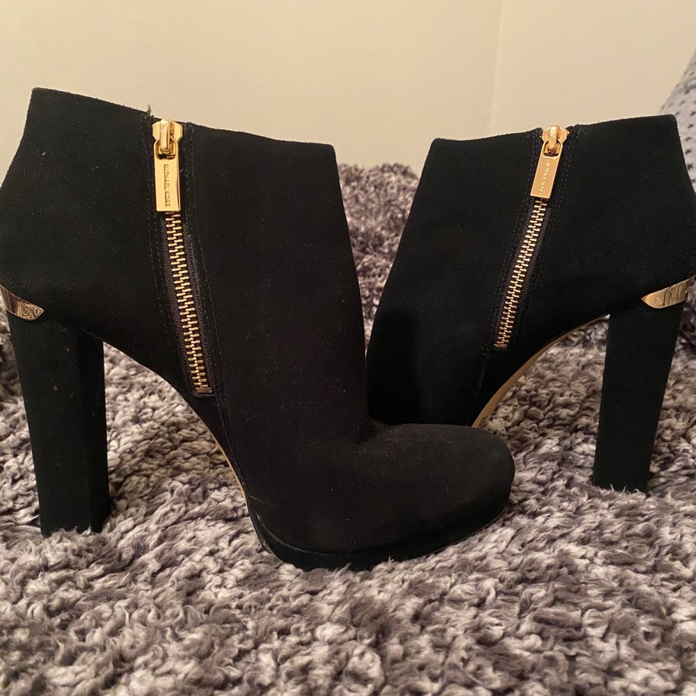 Michael Kors ankle booties - Picture 2 of 5